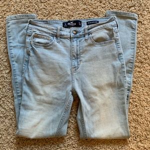 Light Wash Hollister Jeans !